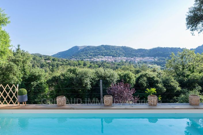 Image No.2-4 Bed House for sale