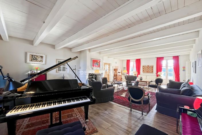 Image No.8-6 Bed House for sale