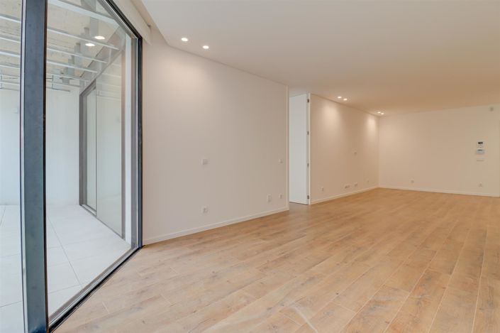 Image No.21-2 Bed Apartment for sale