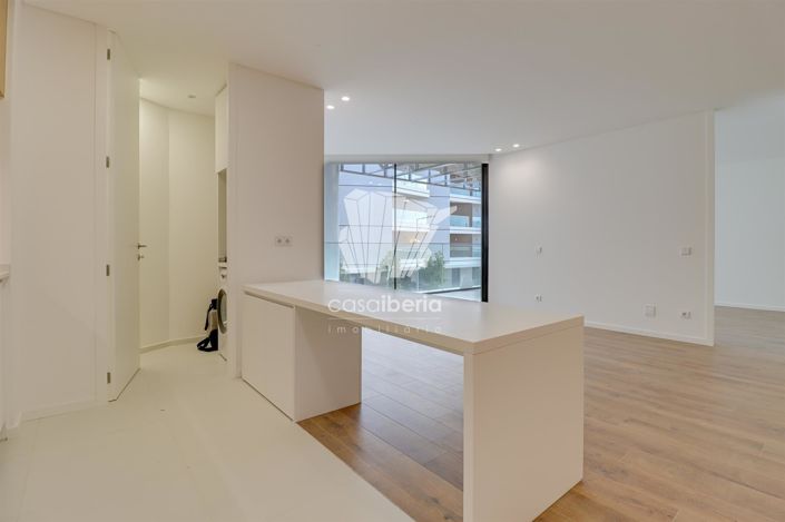 Image No.25-2 Bed Apartment for sale