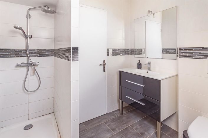 Image No.15-3 Bed House for sale