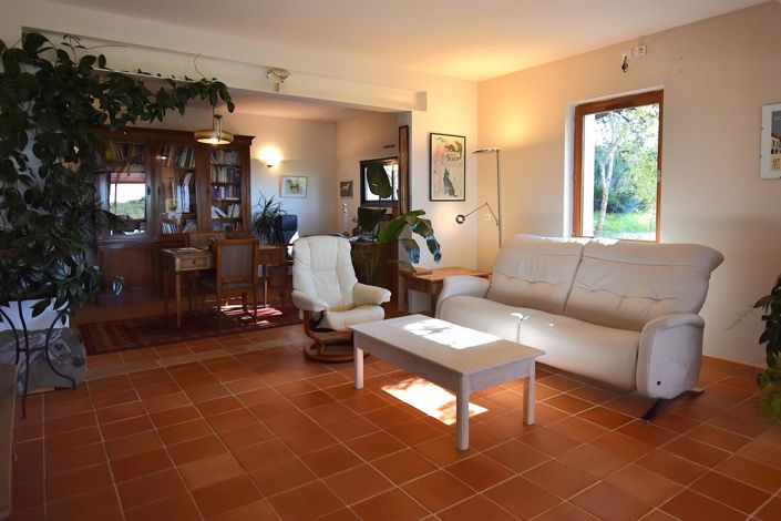 Image No.9-4 Bed House for sale