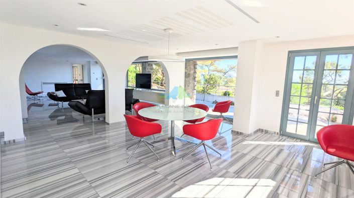 Image No.7-5 Bed House for sale