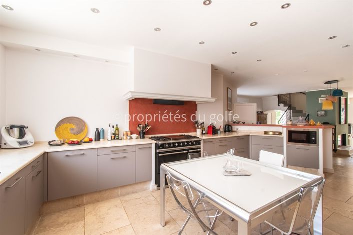 Image No.10-5 Bed House for sale