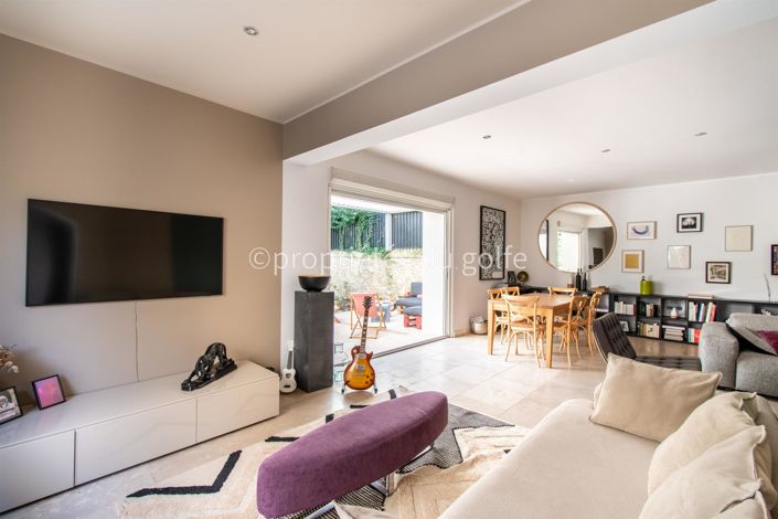 Image No.7-5 Bed House for sale