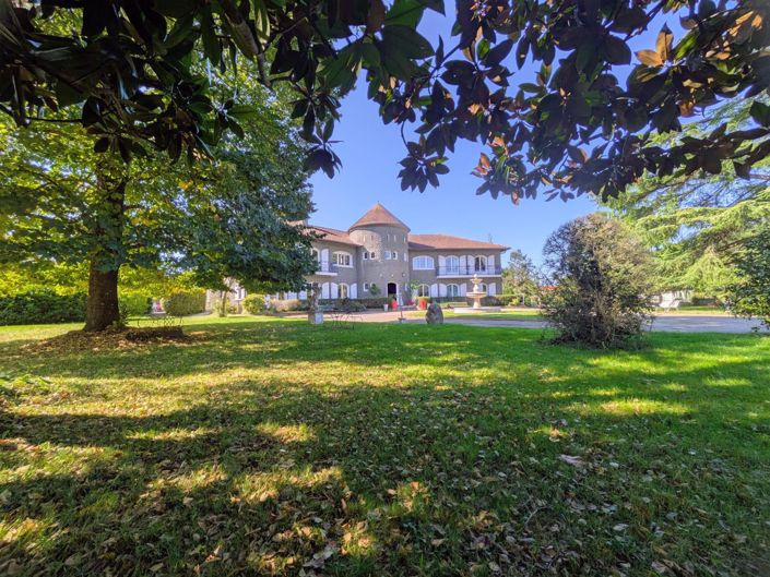 Image No.1-15 Bed House for sale