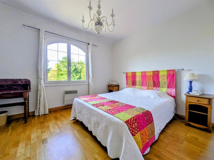 Image No.12-15 Bed House for sale