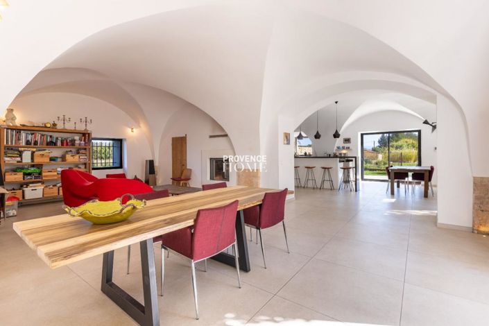 Image No.6-8 Bed House for sale