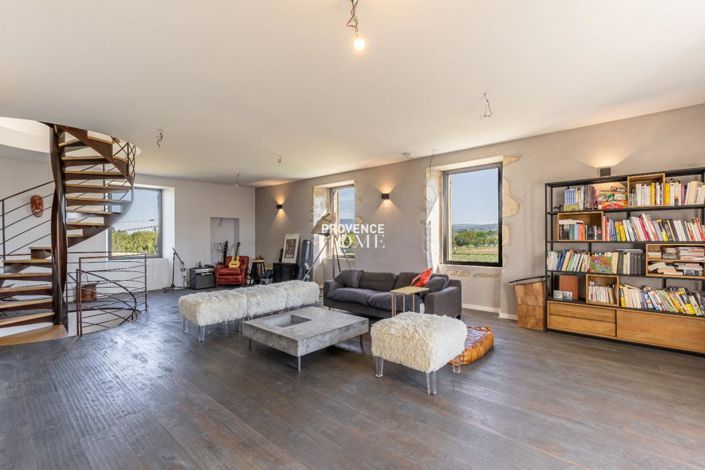 Image No.8-8 Bed House for sale