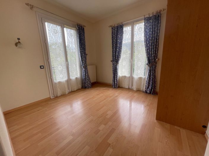 Image No.13-3 Bed House for sale