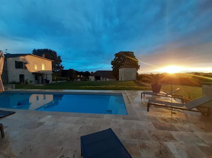 Image No.1-5 Bed House for sale