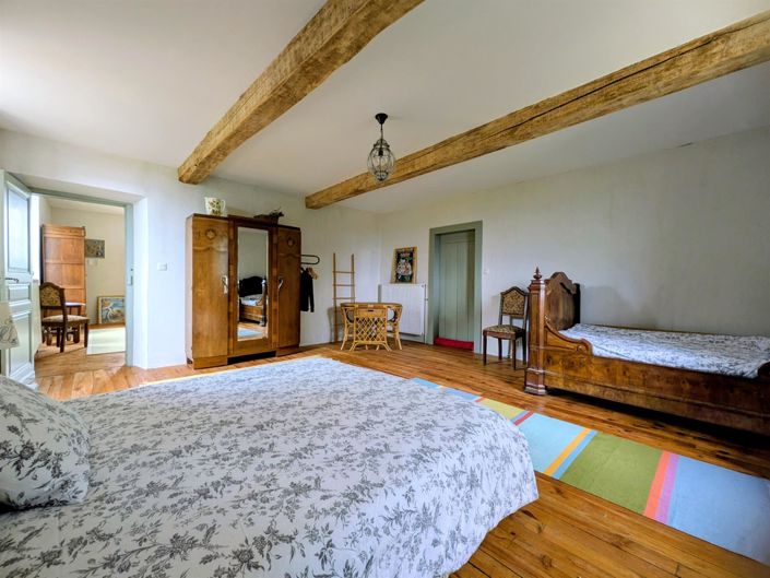 Image No.10-3 Bed House for sale