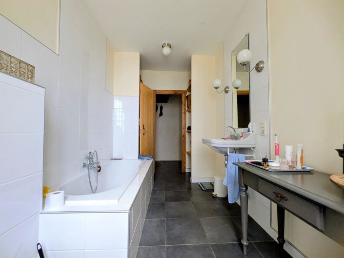 Image No.8-3 Bed House for sale