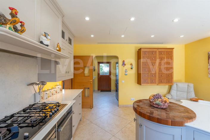 Image No.12-4 Bed House for sale