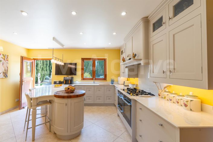 Image No.15-4 Bed House for sale