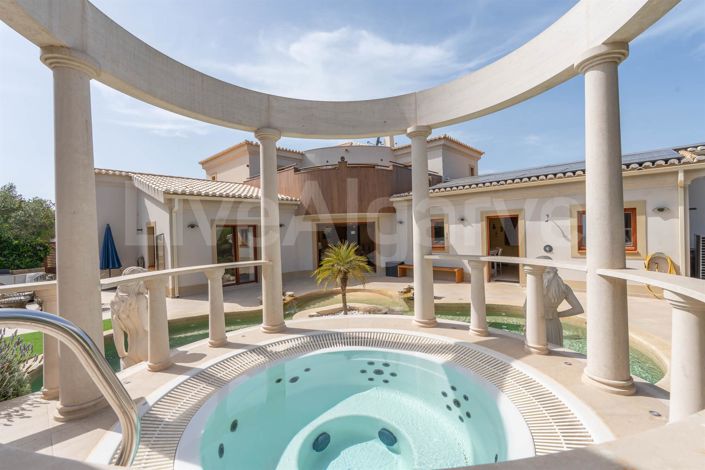 Image No.20-4 Bed House for sale