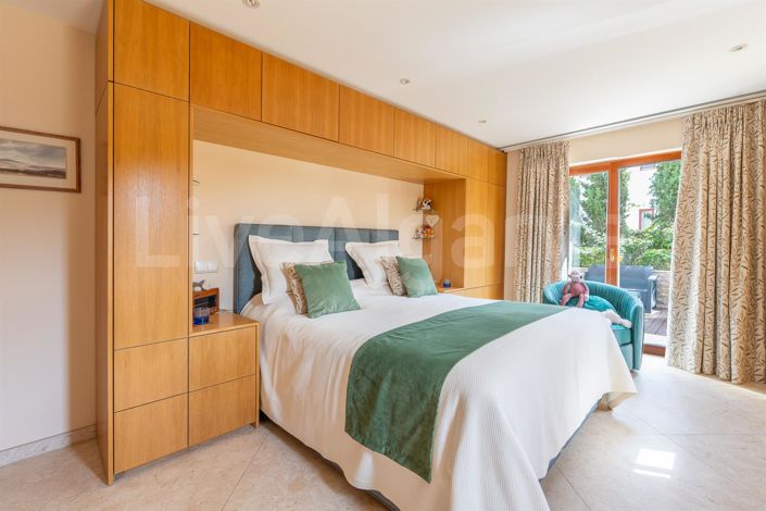 Image No.35-4 Bed House for sale