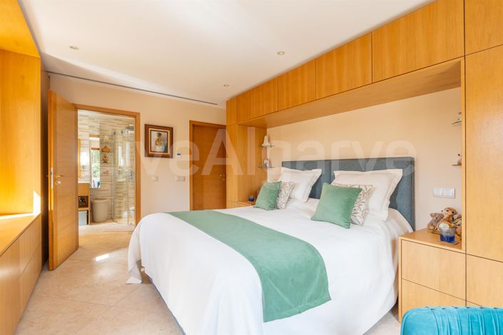 Image No.37-4 Bed House for sale