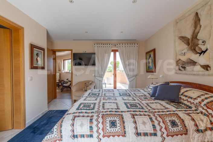 Image No.46-4 Bed House for sale
