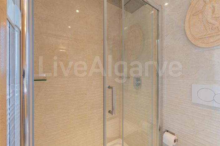 Image No.51-4 Bed House for sale