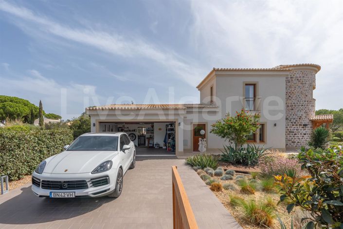 Image No.56-4 Bed House for sale