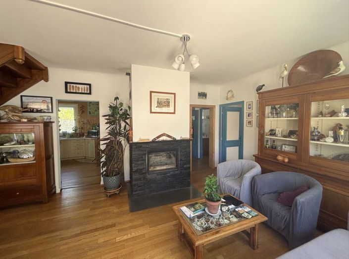 Image No.8-4 Bed House for sale