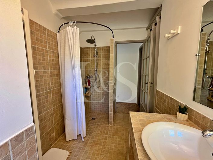 Image No.10-5 Bed House for sale