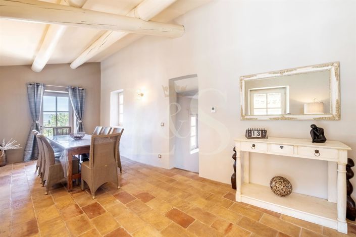 Image No.10-3 Bed House for sale