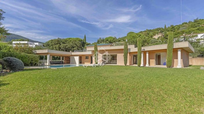 Image No.1-6 Bed House for sale