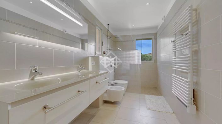 Image No.11-6 Bed House for sale