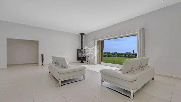 Image No.5-6 Bed House for sale