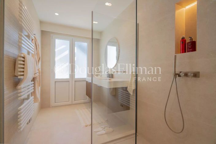 Image No.11-3 Bed Apartment for sale