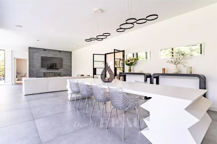 Image No.4-5 Bed House for sale