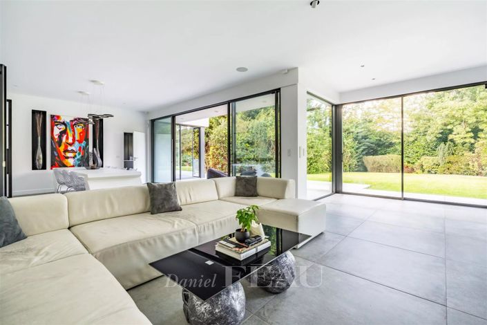 Image No.7-5 Bed House for sale