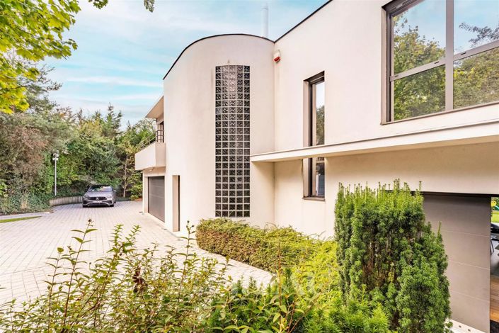 Image No.9-5 Bed House for sale