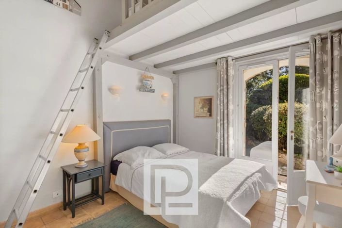 Image No.26-6 Bed House for sale