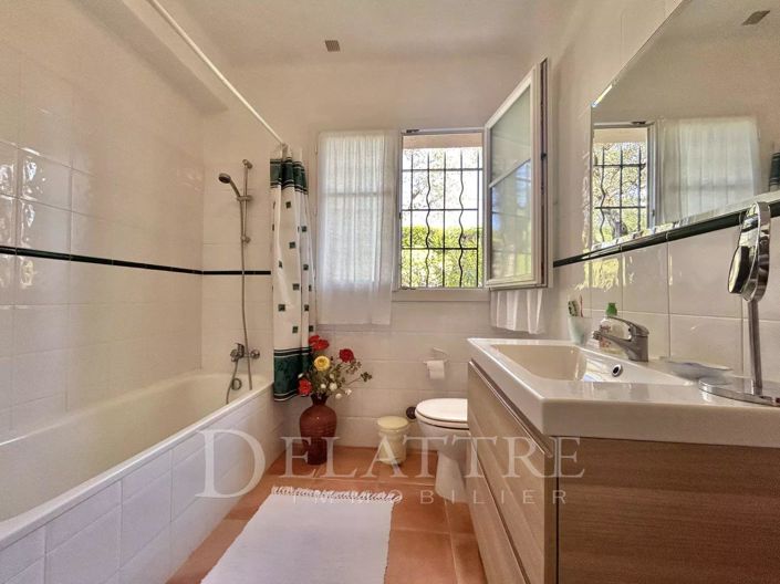 Image No.10-5 Bed House for sale