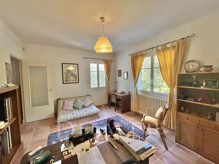 Image No.11-5 Bed House for sale