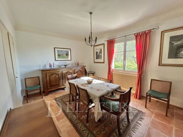 Image No.8-5 Bed House for sale