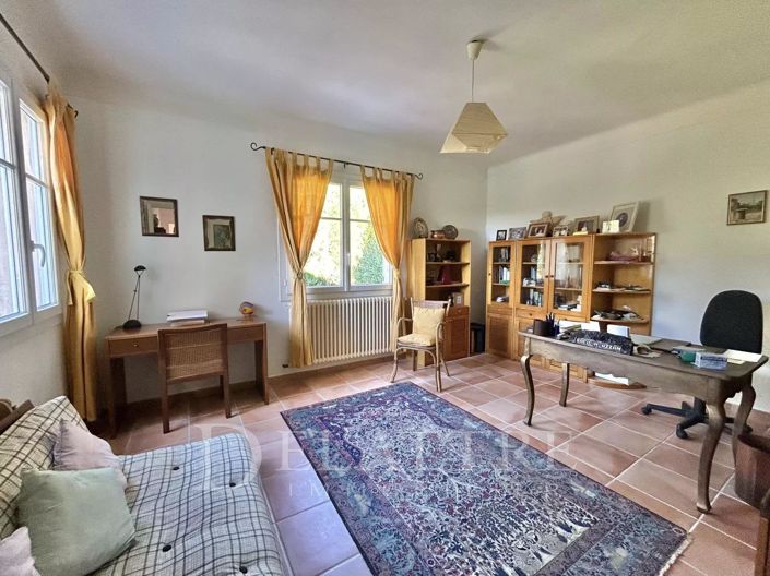 Image No.9-5 Bed House for sale