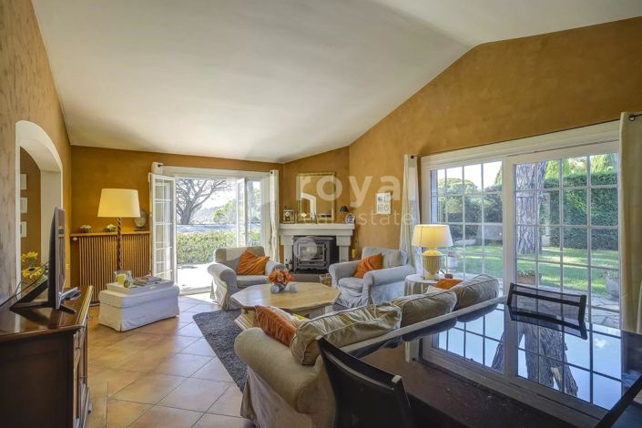 Image No.10-3 Bed House for sale