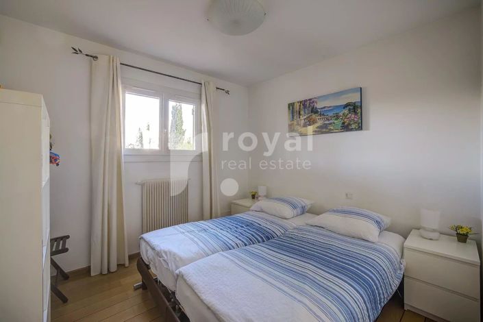 Image No.17-3 Bed House for sale