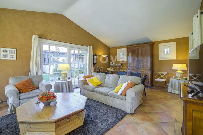 Image No.9-3 Bed House for sale