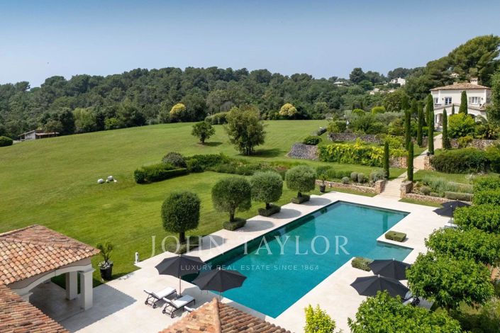 Image No.1-8 Bed House for sale