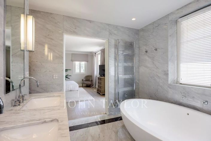 Image No.17-8 Bed House for sale