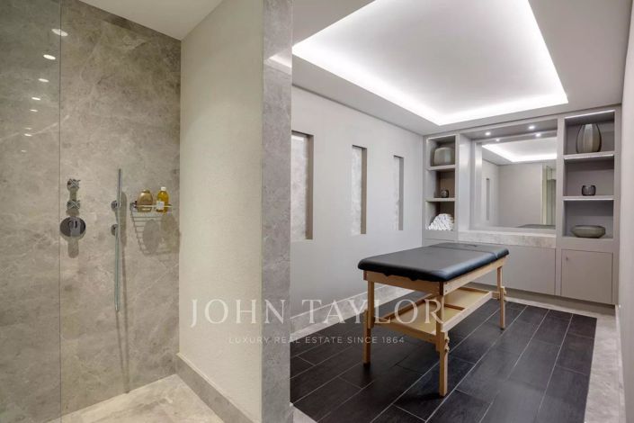 Image No.23-8 Bed House for sale