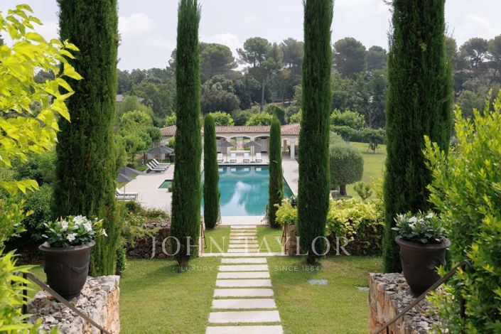 Image No.8-8 Bed House for sale