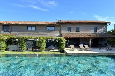 9 Bed House for sale