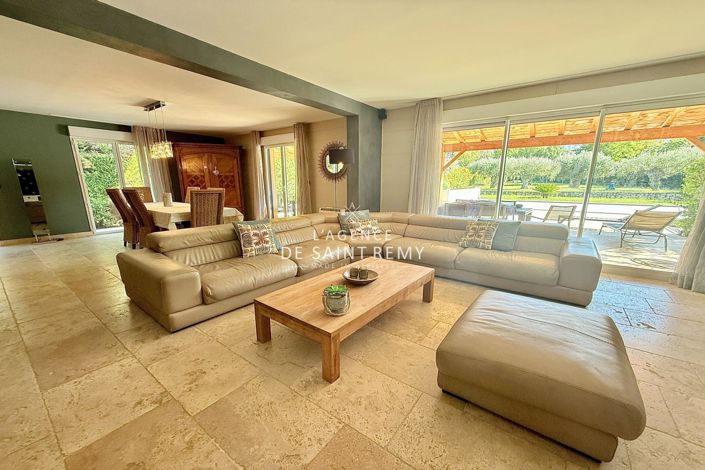 Image No.10-9 Bed House for sale