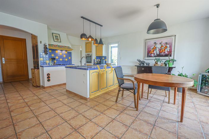 Image No.11-5 Bed House for sale